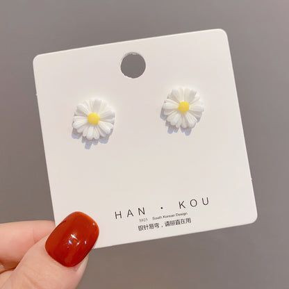 Temperai small daisy fresh girl summer earrings female Korean personality earrings S925 silver needle simple wild nap